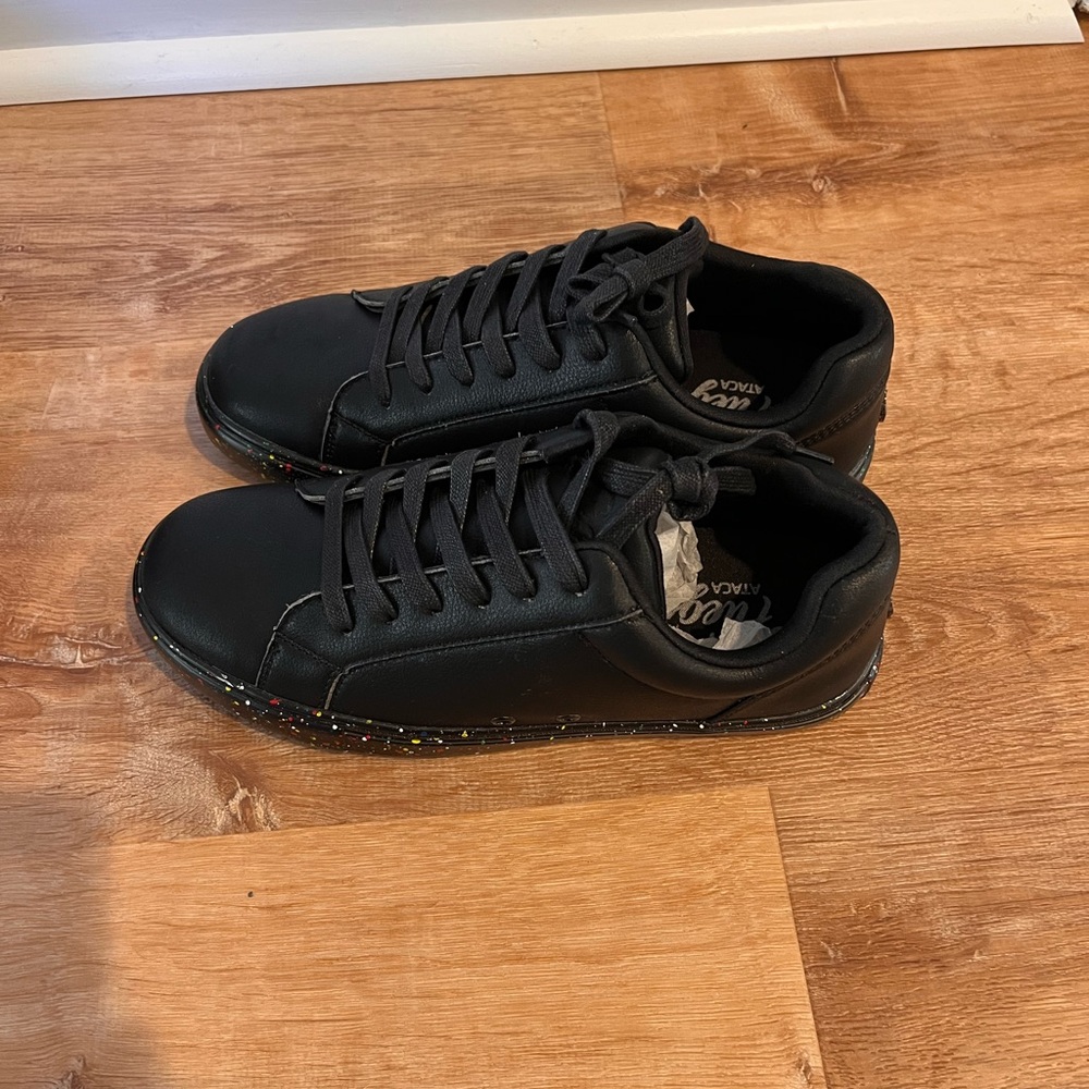 FUEGO- Ataca low top  Black Sneakers- BRAND NEW!